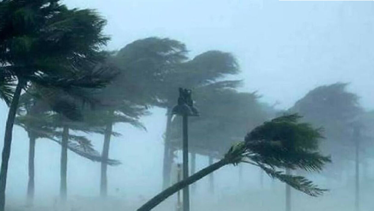 দুপুরের মধ্যে ঢাকাসহ ৬ অঞ্চলে ৮০ কিমি বেগে ঝড়ের আভাস