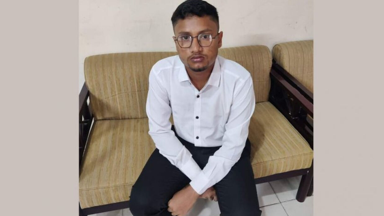 স্বাস্থ্য সহকারী পদে মৌখিক পরীক্ষায় প্রক্সি দিতে এসে ধরা