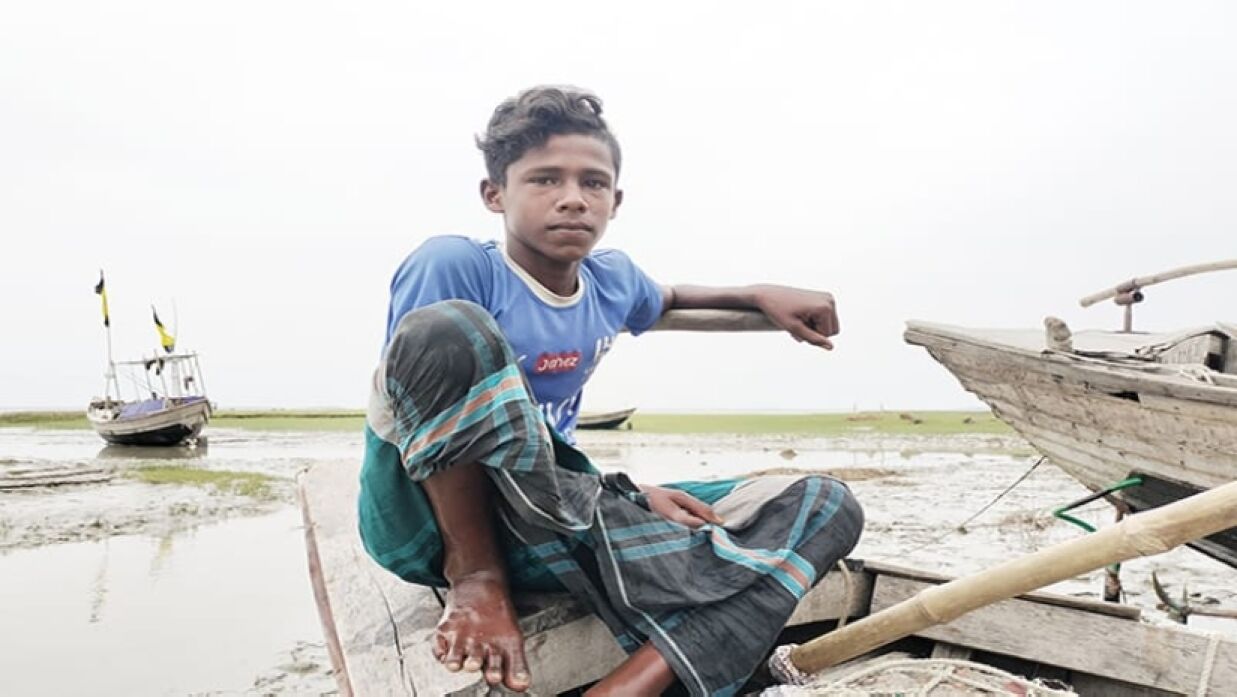 শিক্ষা বিমুখ জেলে পাড়ার অধিকাংশ শিশু