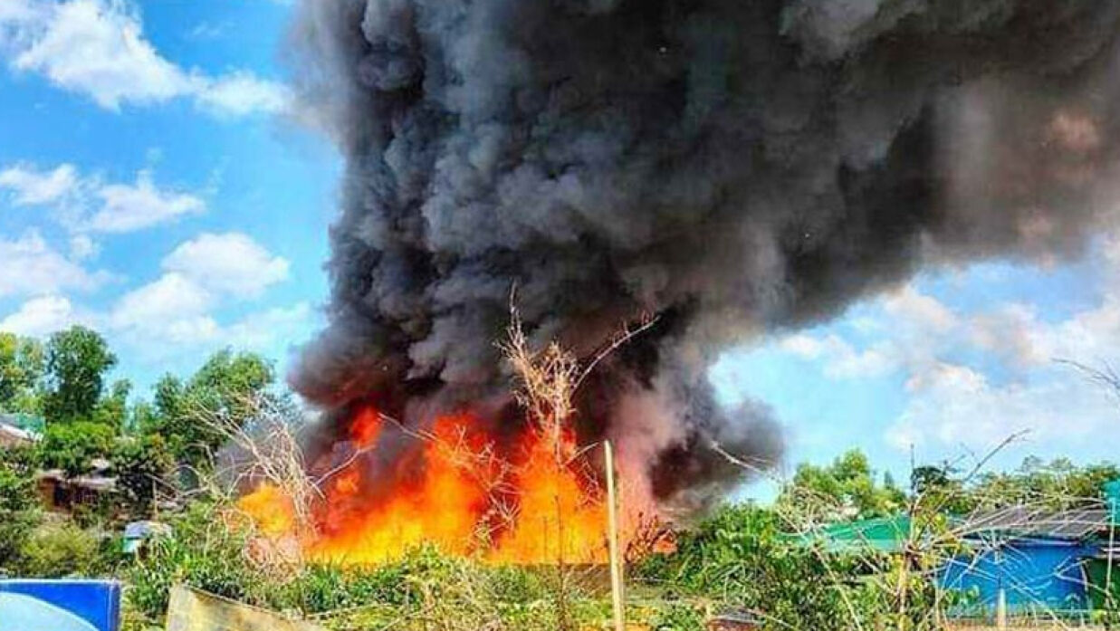 রোহিঙ্গা ক্যাম্পে ভয়াবহ আগুন, নিয়ন্ত্রণে ৯টি ইউনিট