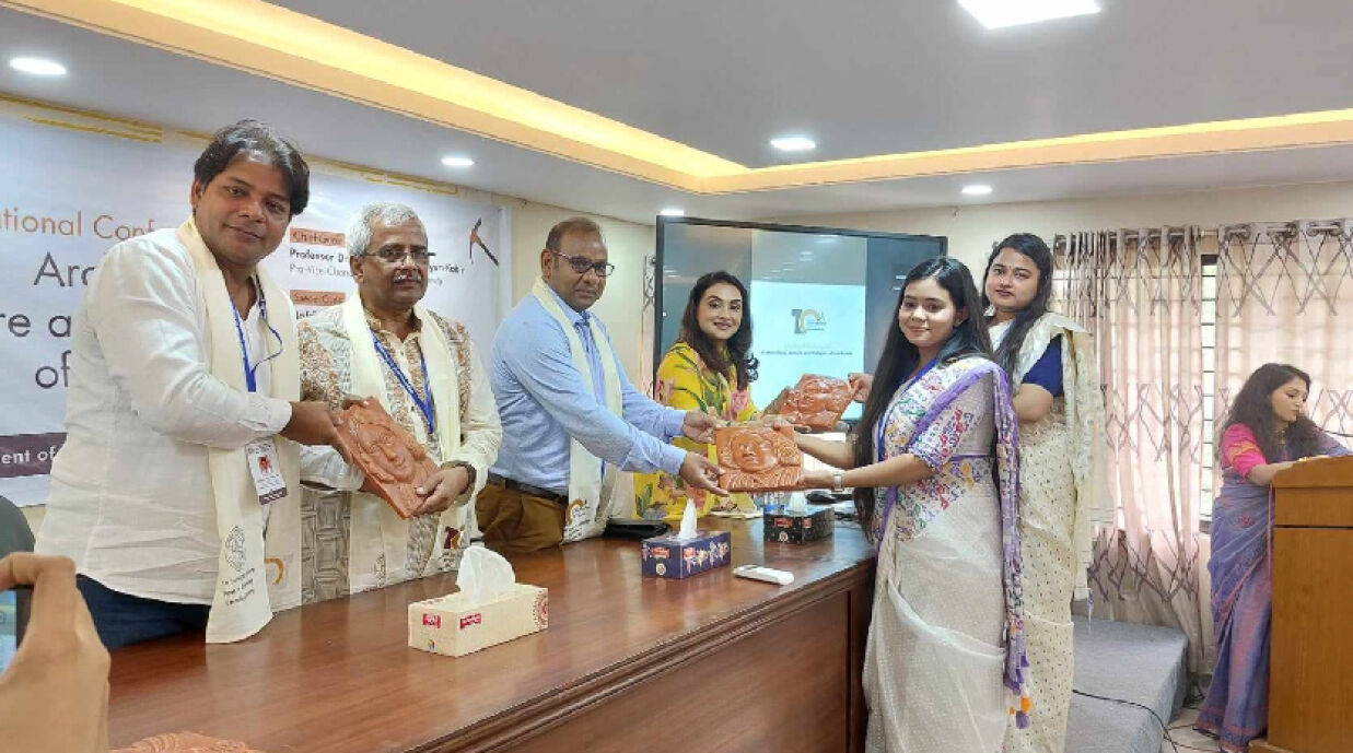 আন্তর্জাতিক সেমিনারে শিক্ষক-শিক্ষার্থী