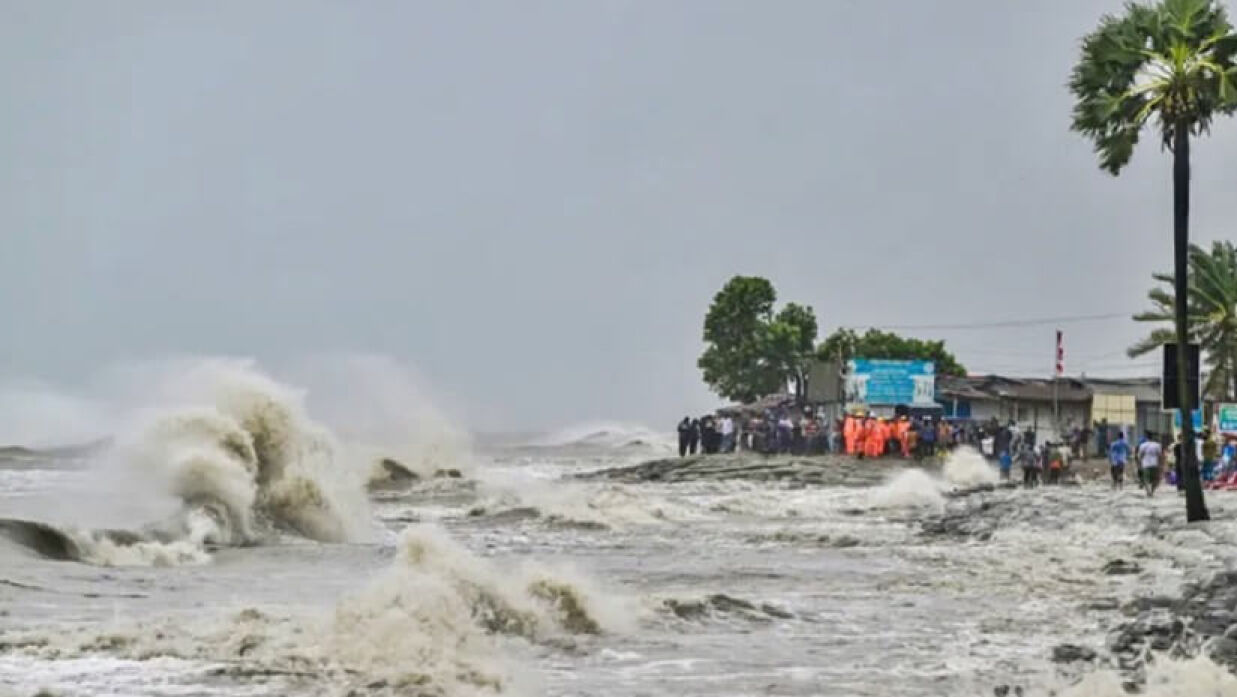 ঘূর্ণিঝড় রেমাল প্রায় ৪৮ ঘণ্টা উপকূলে ছিল