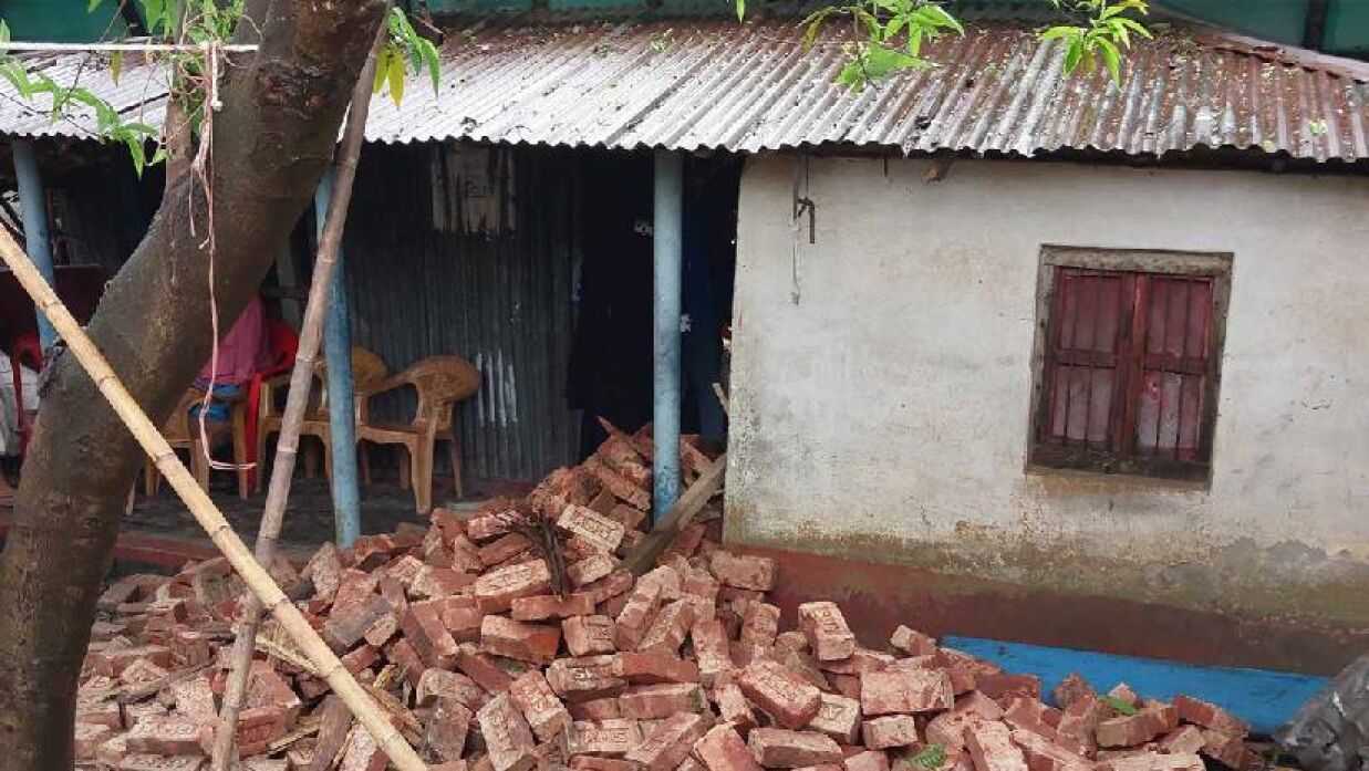 ইটের নিচে চাপা পড়ে প্রাণ গেল বৃদ্ধ দম্পতির