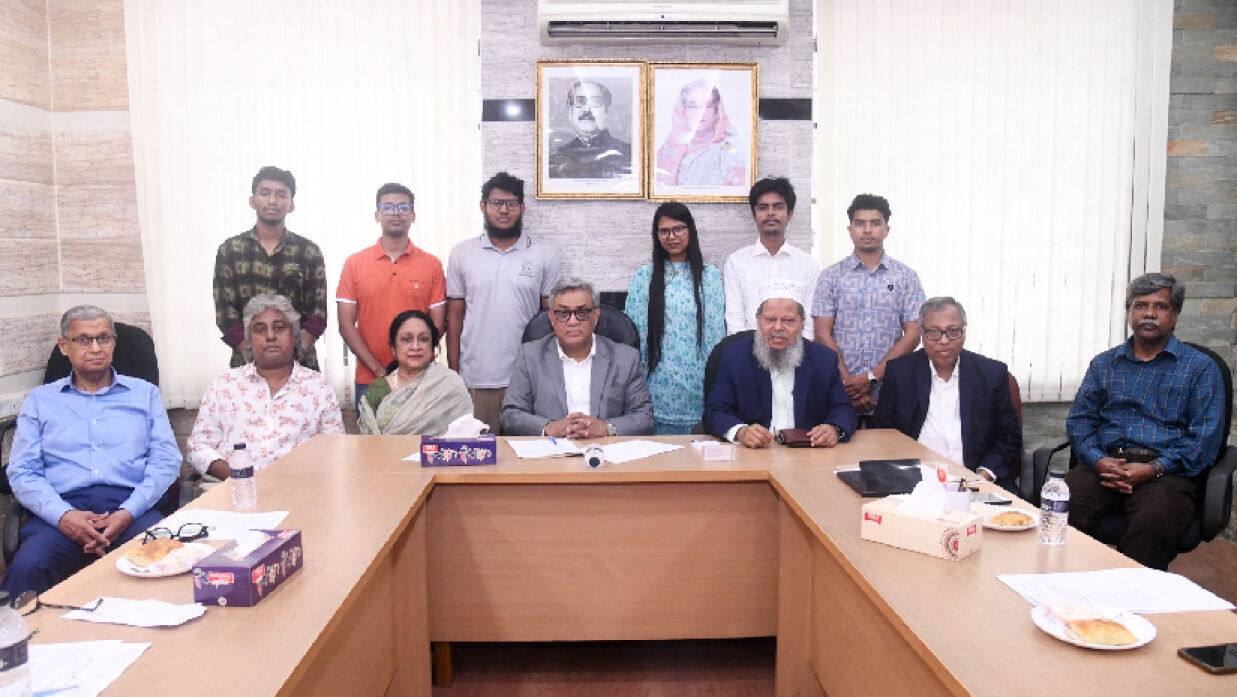 বৃত্তির চেক ও সনদ প্রদান অনুষ্ঠান