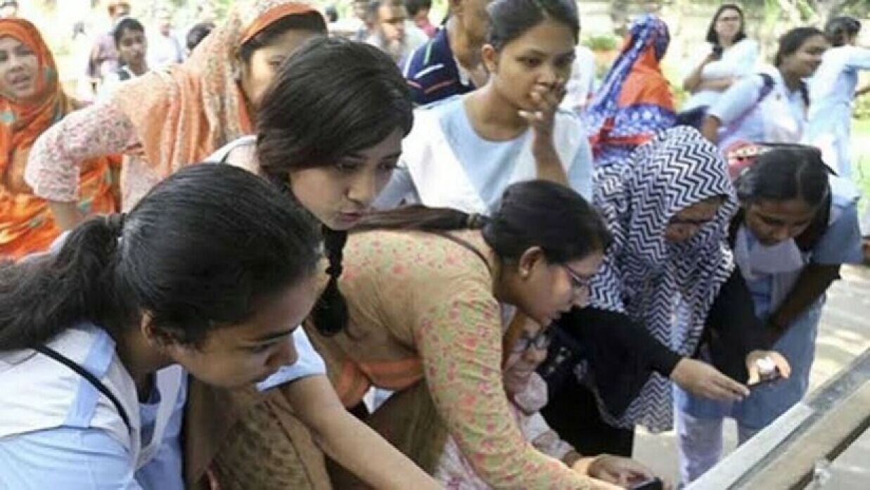 একাদশ শ্রেণিতে ভর্তির জন্য অনলাইনে আবেদন প্রক্রিয়া চলছে