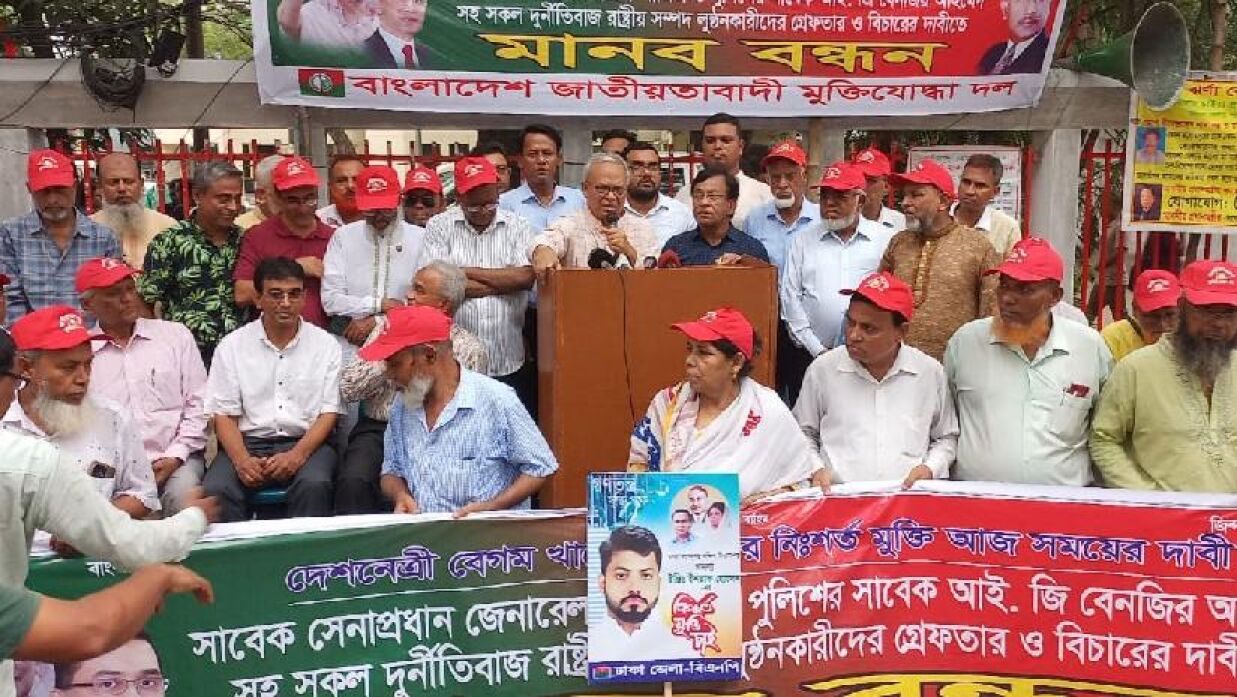 সরকারের ক্ষমতার ‘সিকিউরিটি গার্ড’ বেনজীর-আজিজরা: রিজভী