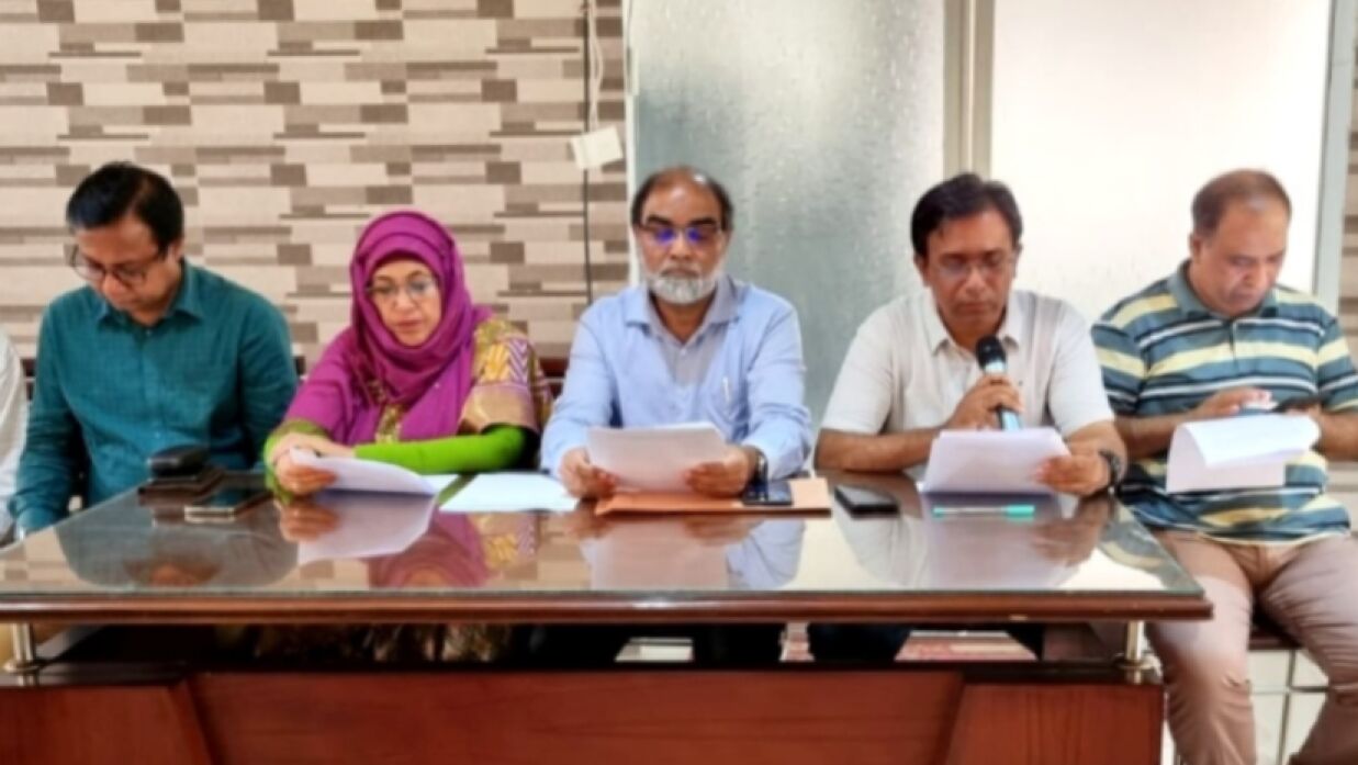 বাকৃবি শিক্ষক সমিতি আয়োজিত সংবাদ সম্মেলন