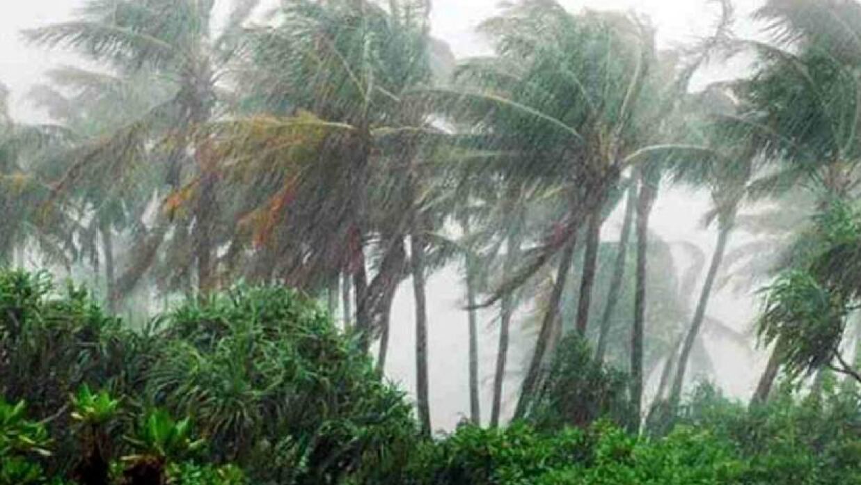 দুপুরের মধ্যে যেসব জেলায় ৬০ কিমি বেগে ঝড়ের আভাস