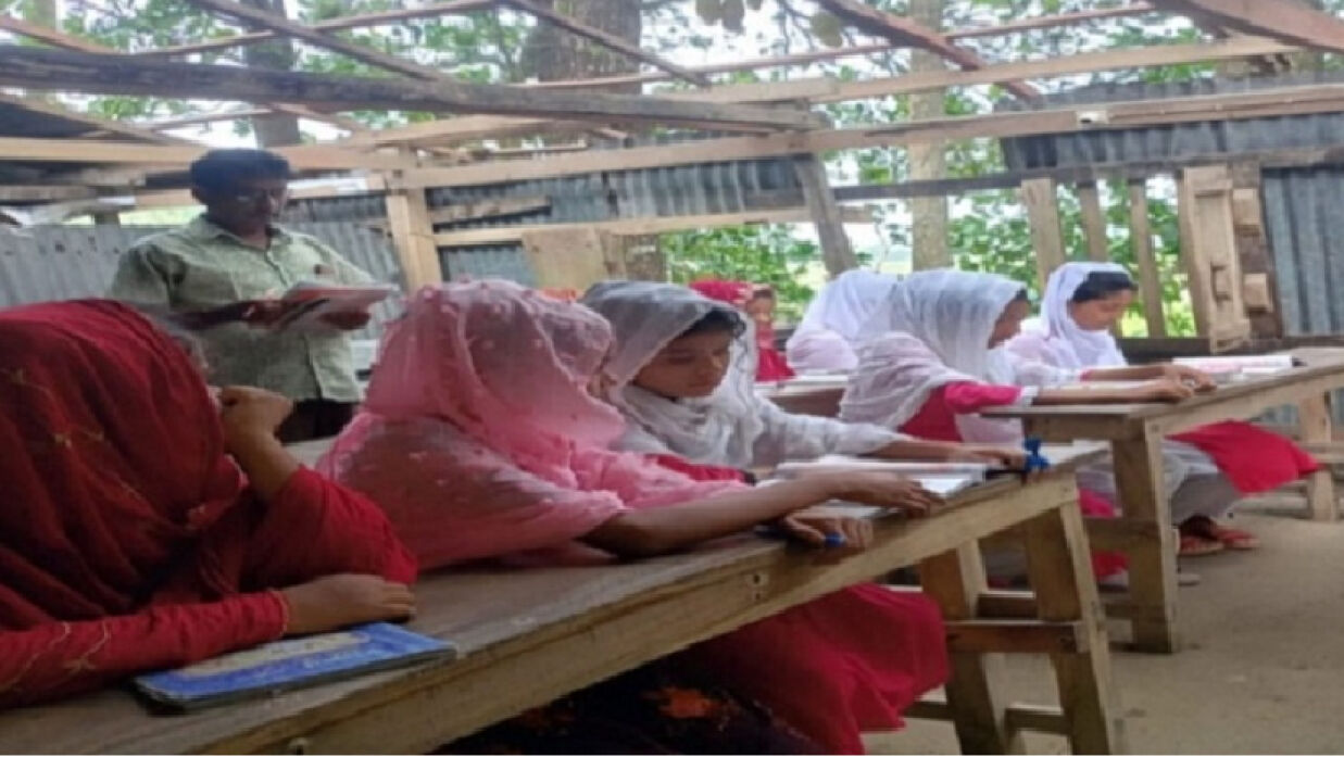 রেমালে ক্ষতিগ্রস্ত পটুয়াখালীর একটি শিক্ষাপ্রতিষ্ঠান