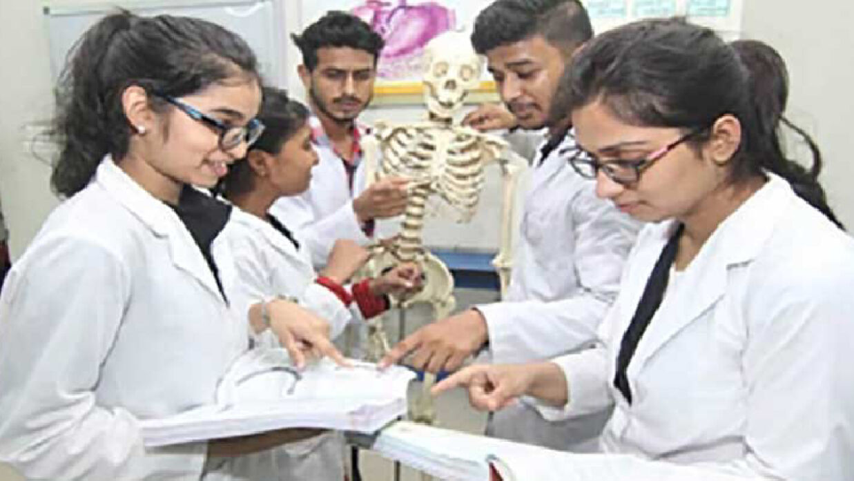 মেডিকেল কলেজ শিক্ষার্থী 