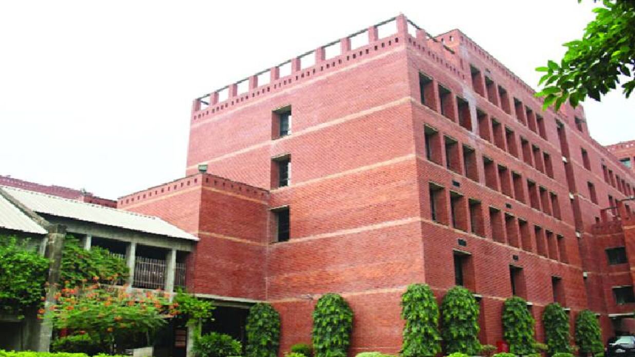 ইস্ট ওয়েস্ট ইউনিভার্সিটি