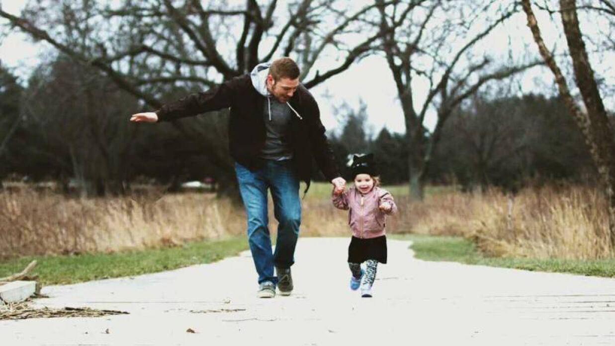 পৃথিবীর ছোট ও মধুর শব্দগুলোর মধ্যে বাবা ডাকটিও অন্যতম