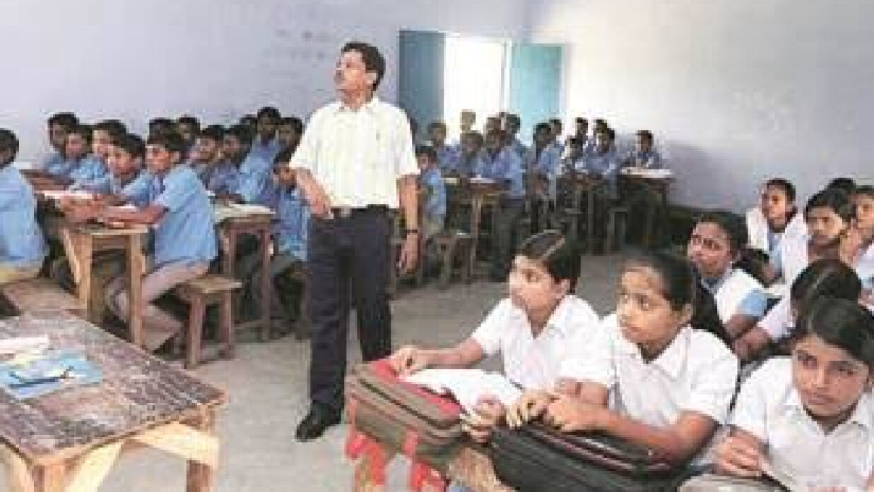 শ্রেণি কক্ষে শিক্ষক