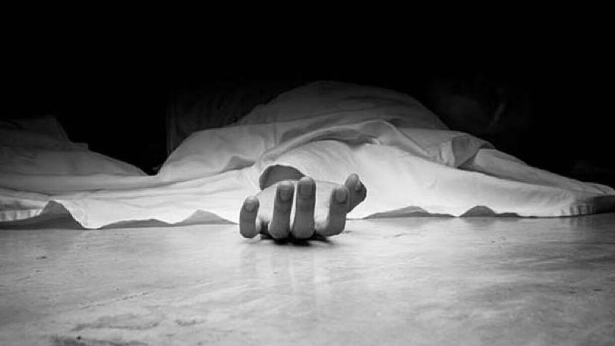 বিবাহিত পুরুষের সঙ্গে প্রেম, বাবা-মায়ের বকাঝকায় ফাঁস নিলেন তরুণী