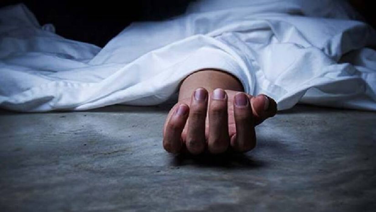 দরজা ভেঙে কলেজ ছাত্রীর ঝুলন্ত মরদেহ উদ্ধার