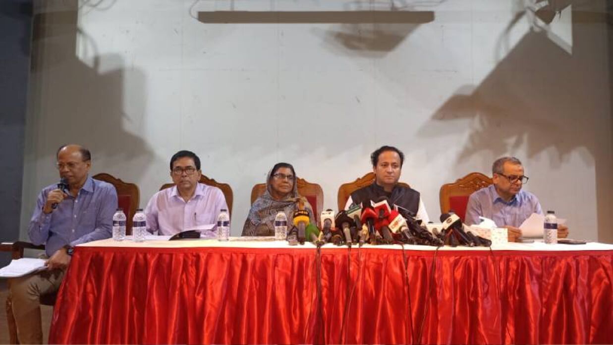 সংবাদ সম্মেলনে বক্তব্য রাখছেন শিক্ষামন্ত্রী মহিবুল হাসান চৌধুরী