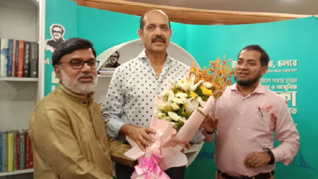 জন্মদিন উপলক্ষে ডিএনসিসি মেয়রকে মানারাত ইউনিভার্সিটি উপাচার্যের শুভেচ্ছা