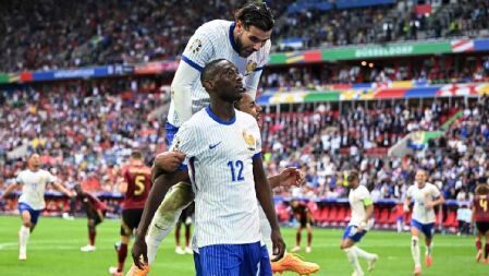 নিজের গোলেই বল জড়াল বেলজিয়াম, কোয়ার্টার ফাইনালে ফ্রান্স