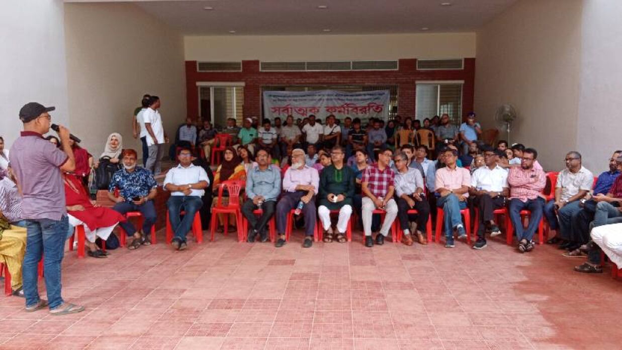 বক্তব্য দিচ্ছেন শাবিপ্রবির শিক্ষক সমিতির  সভাপতি অধ্যাপক মোঃ আনোয়ার হোসেন