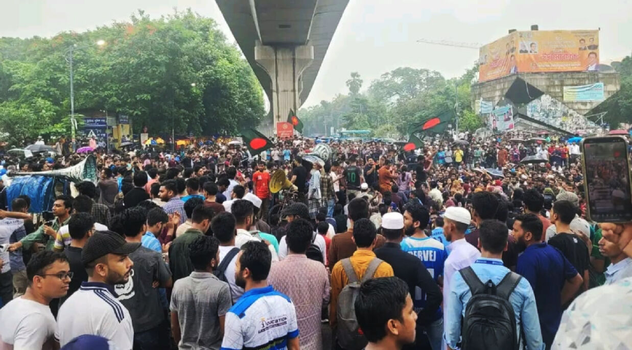 শাহবাগ মোড় ছেড়ে যাচ্ছেন আন্দোলনকারীরা