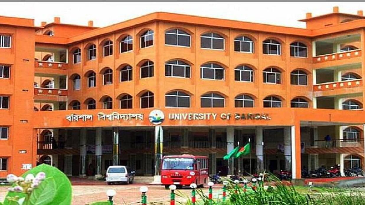 আন্দোলনে কর্মকর্তাদের মারামারি: কঠোর অবস্থানে ববি প্রশাসন 