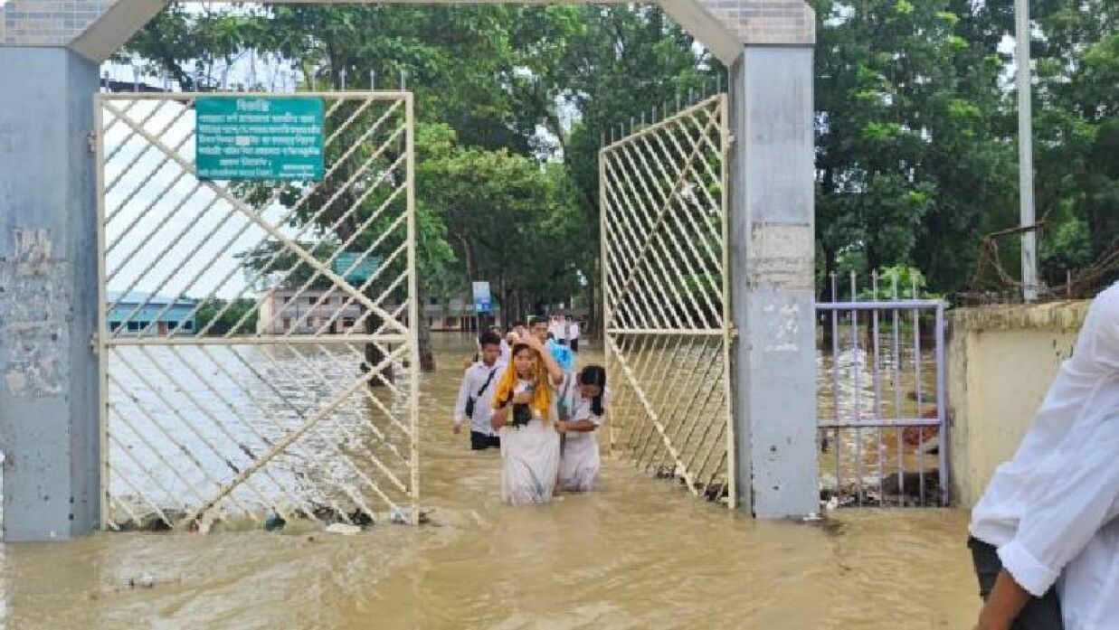 পানির নিচে তলিয়েছে 
 কাচালং সরকারি কলেজ ক্যাম্পাস