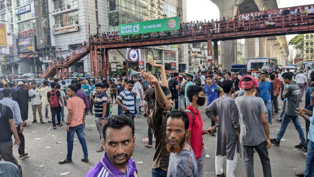 সমন্বয়কারীদের সাথে আলোচনায় পুলিশ, না ফেরা পর্যন্ত আন্দোলনের ঘোষণা