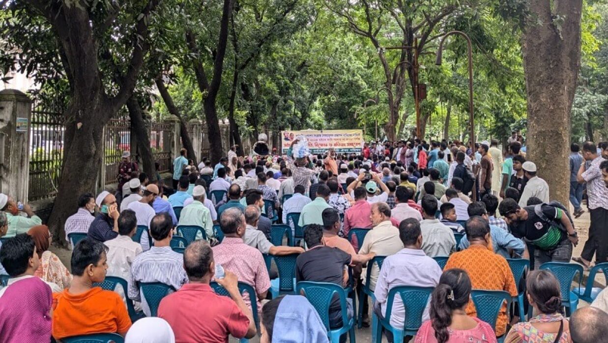 ঢাকা বিশ্ববিদ্যালয় কর্মকর্তা-কর্মচারী ঐক্য পরিষদের অবস্থান কর্মসূচি