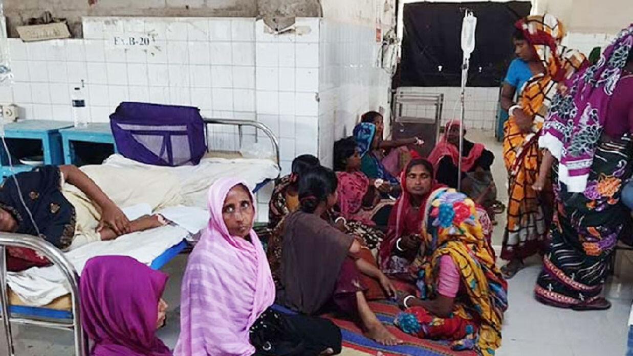 অদৃশ্য ‘জিন সাপের’ কামড়ে হাসপাতালে ভর্তি ১২ নারী