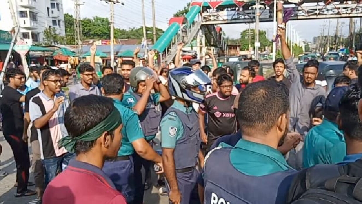 সিলেট-সুনামগঞ্জ সড়ক অবরোধ শিক্ষার্থীদের