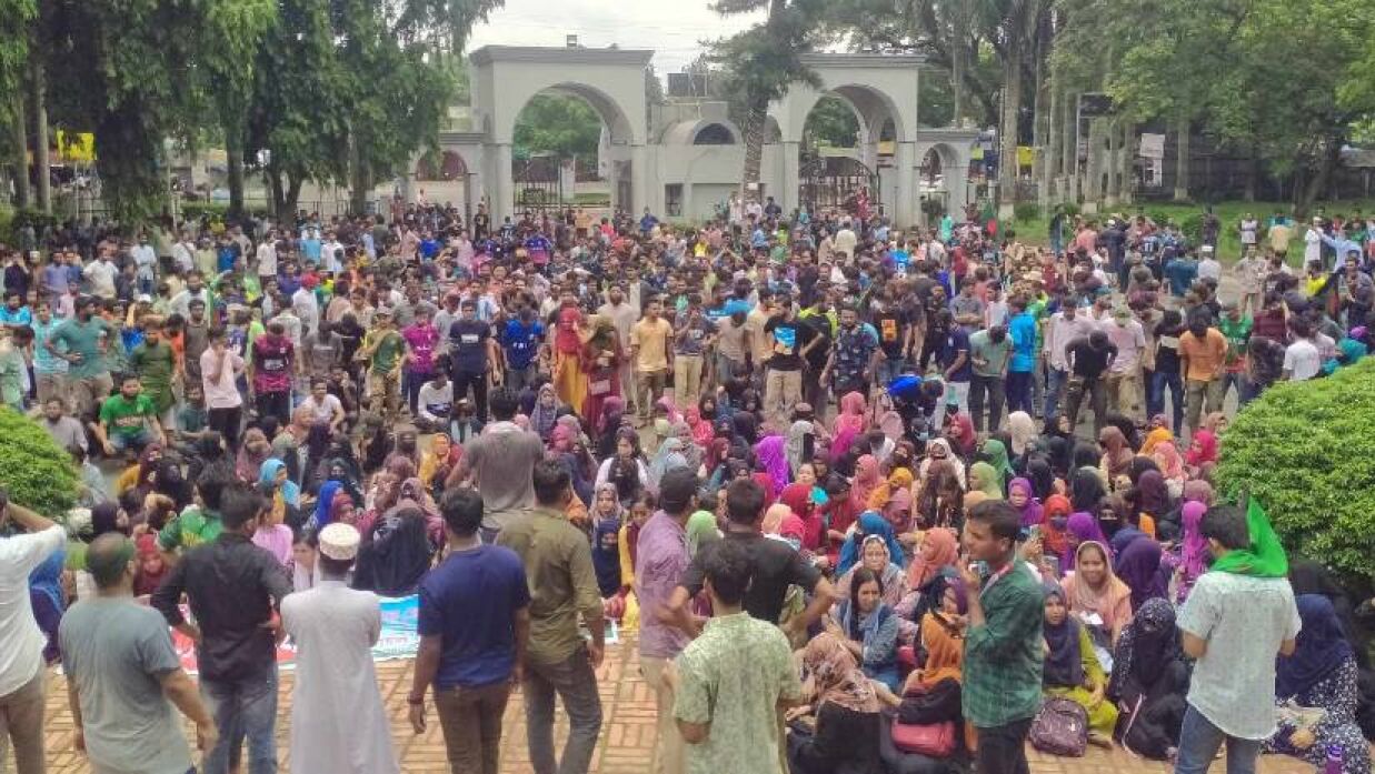 কোটা সংস্কার আন্দোলনে উত্তাল ইসলামী বিশ্ববিদ্যালয়