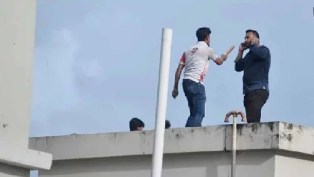 চট্টগ্রামে ছাত্রলীগ কর্মীদের ছাদ থেকে ‘ফেলে দেওয়ার’ অভিযোগে মামলা