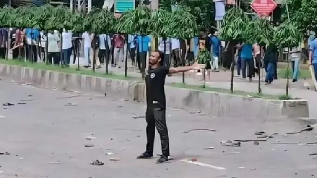 আবু সাঈদকে হত্যাকাণ্ড: ২ পুলিশ সদস্য সাময়িক বরখাস্ত