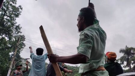 ‘ক্ষেপেছে রে ক্ষেপেছে রিকশাওয়ালারা ক্ষেপেছে’