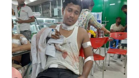 ছাত্রলীগের ছোড়া গুলিতে ঢাকা কলেজ শিক্ষার্থীর দেহ ক্ষতবিক্ষত