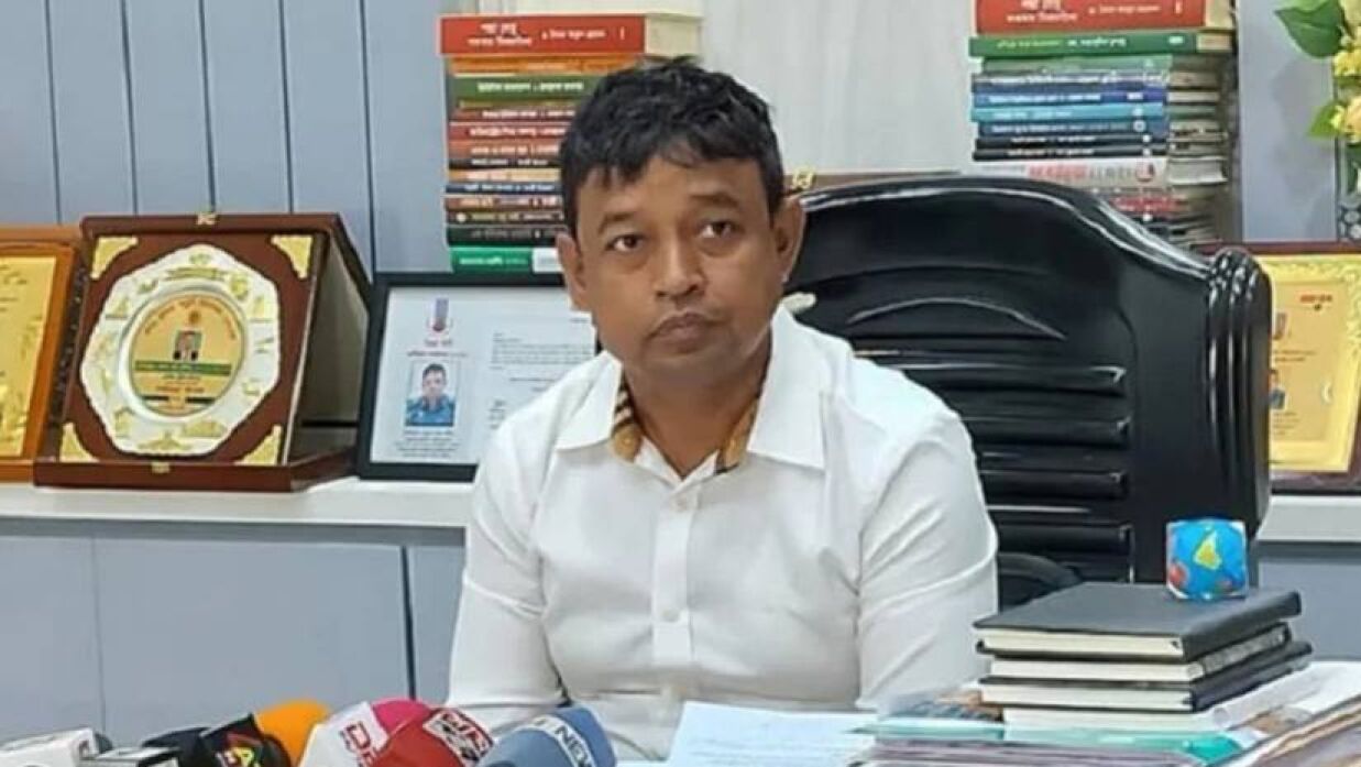 ‘বিমানবন্দর বন্ধ, পালাবো কীভাবে?’