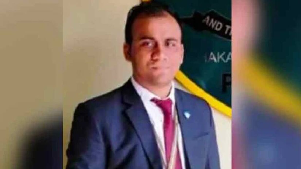 চাকরি ফিরে পেতে আবেদন করেছেন দুদকের সেই শরীফ