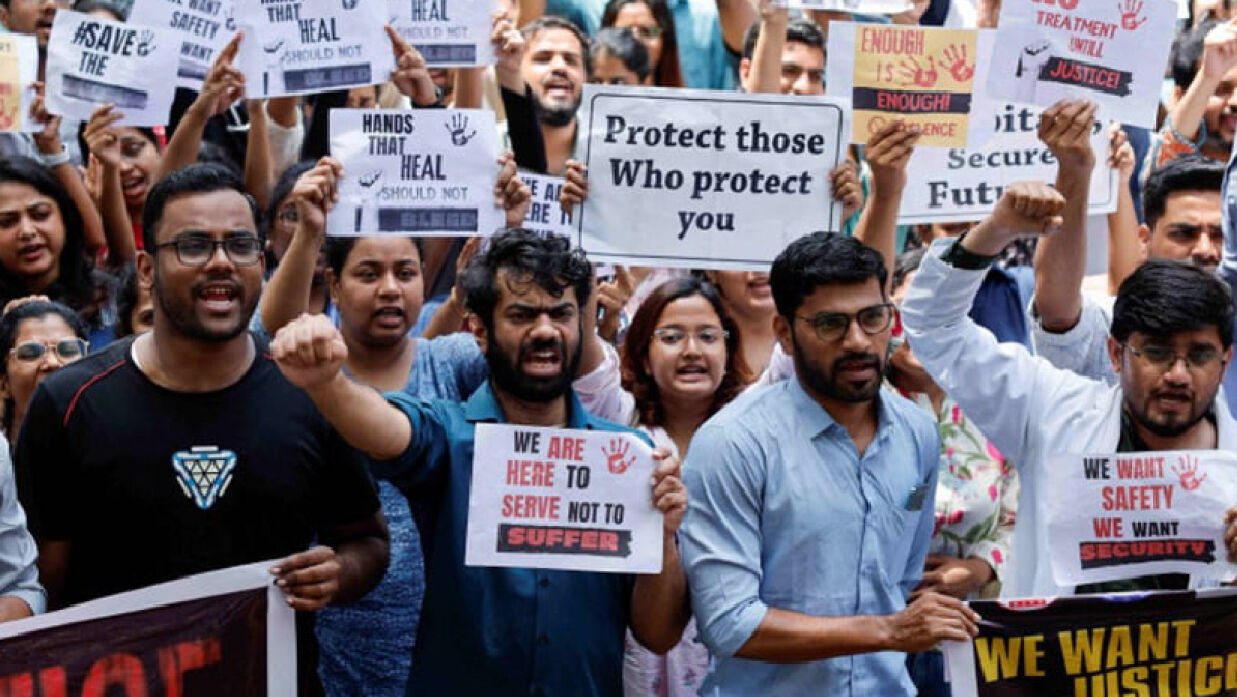 কলকাতায় চিকিৎসক ধর্ষণ-হত্যার প্রতিবাদে বিক্ষোভের চিত্র