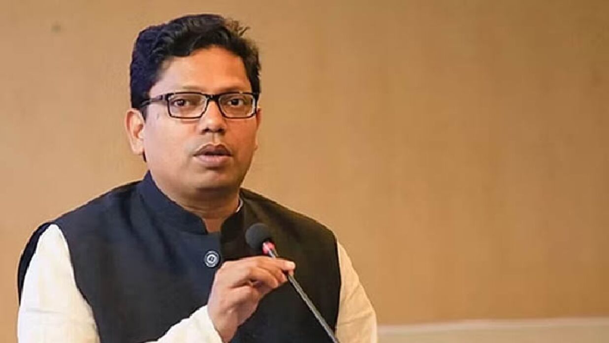 ডিবি কার্যালয়ে জিজ্ঞাসাবাদে প্রশ্ন করলে কাঁদছেন পলক, মন্ত্রণালয়ের দায় নিতে অস্বীকার