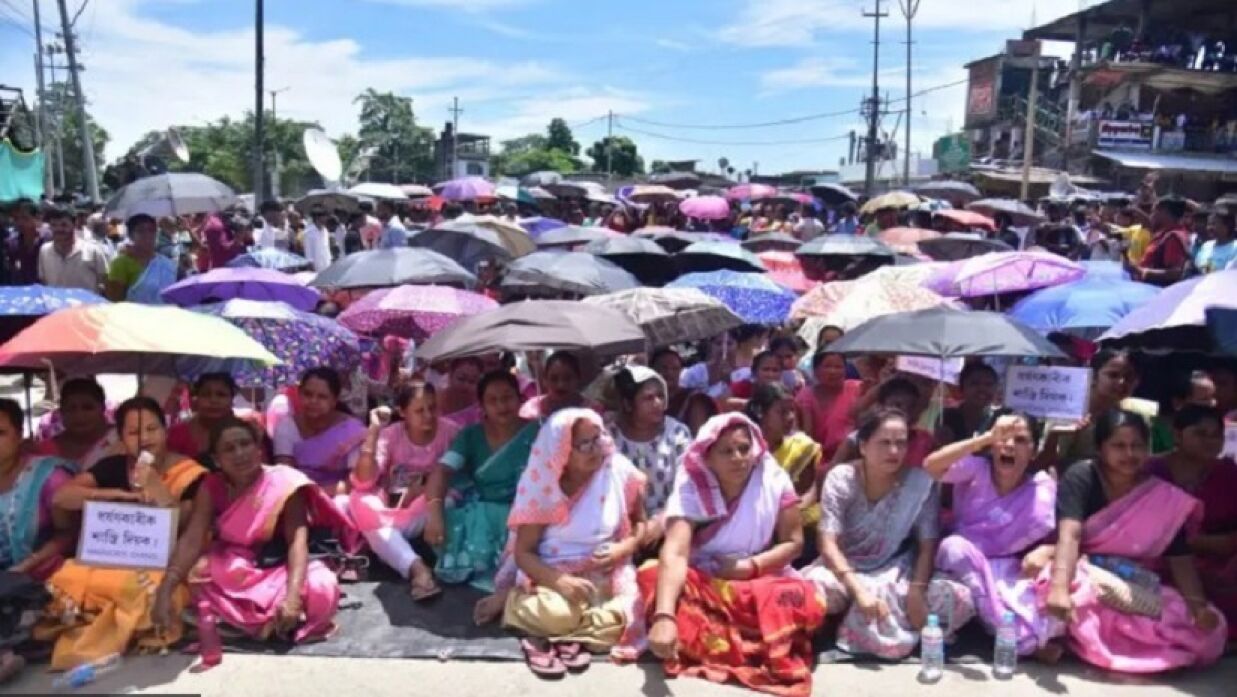 আসামে স্কুলছাত্রীকে ধর্ষণের ঘটনায় বিক্ষোভ