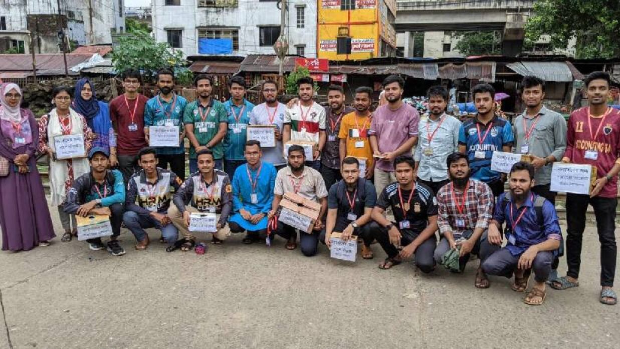 বন্যার্তদের পাশে চবি'র ক্লাস প্রতিনিধিরা