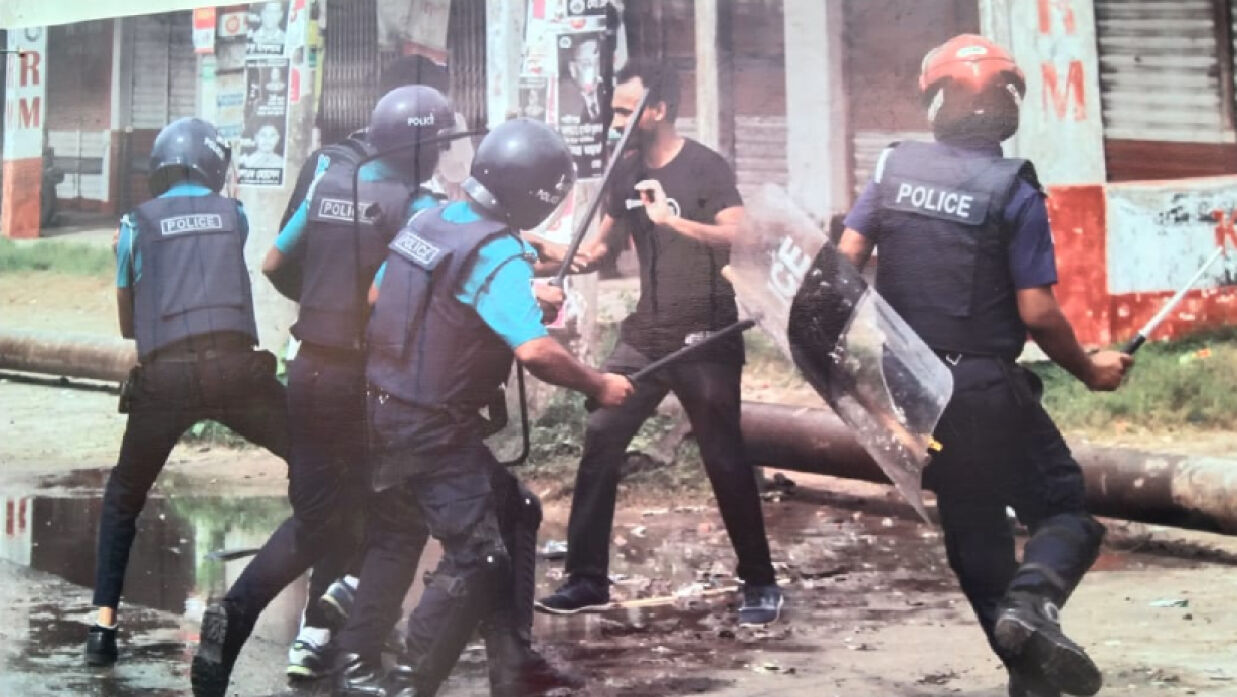 বেরোবিতে আবু সাঈদ হত্যাকাণ্ডের অপ্রকাশিত দুর্লভ চিত্রের আলোক প্রদর্শনী