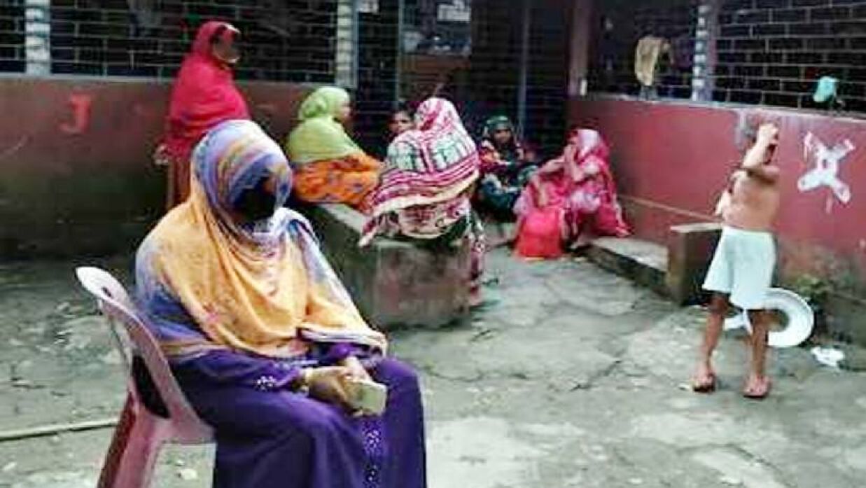 আওয়ামী লীগ নেতার বাড়িতে অবস্থান কলেজছাত্রীর