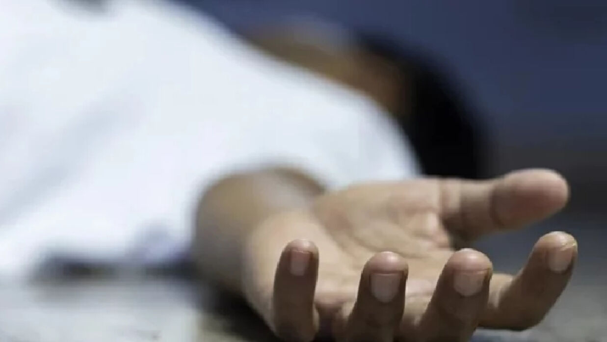 রাজধানীর ওয়ারীতে রাস্তায় পড়ে ছিল যুবকের মরদেহ