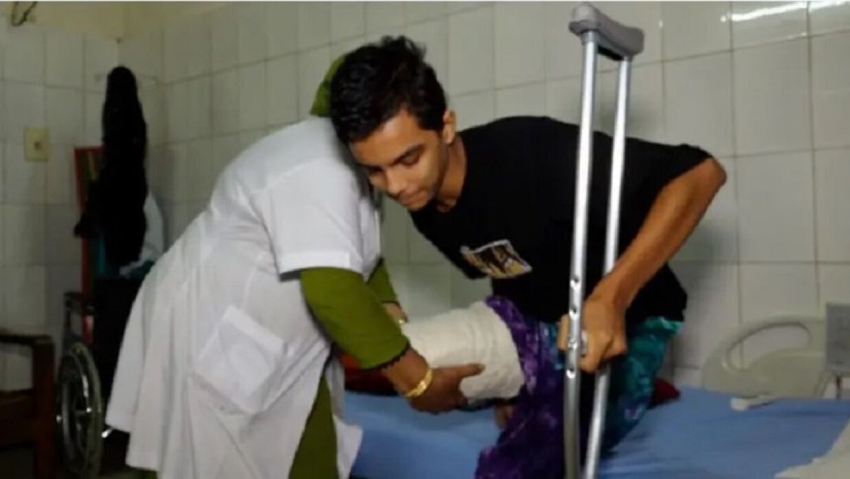 ‘চুলকাতে গিয়ে দেখি পা নেই’