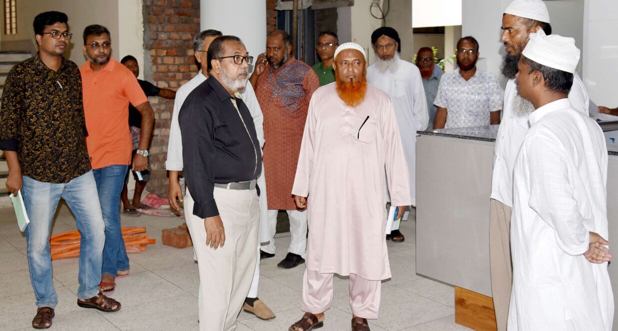 খুবির বিভাগীয় ও শাখা অফিস পরিদর্শনে অধ্যাপক ড. মো. রেজাউল করিম
