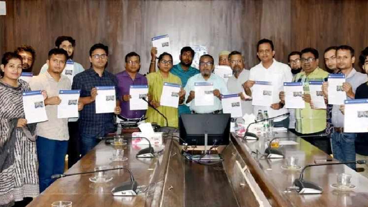 খুবির নিউজ বুলেটিনের ১ম বর্ষের ২য় সংখ্যার মোড়ক উন্মোচন