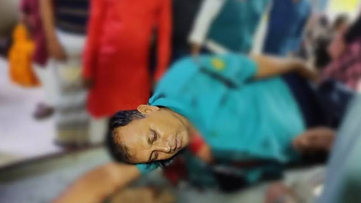 যাত্রবাড়ীতে ছুরিকাঘাতে পুলিশ সদস্য আহত