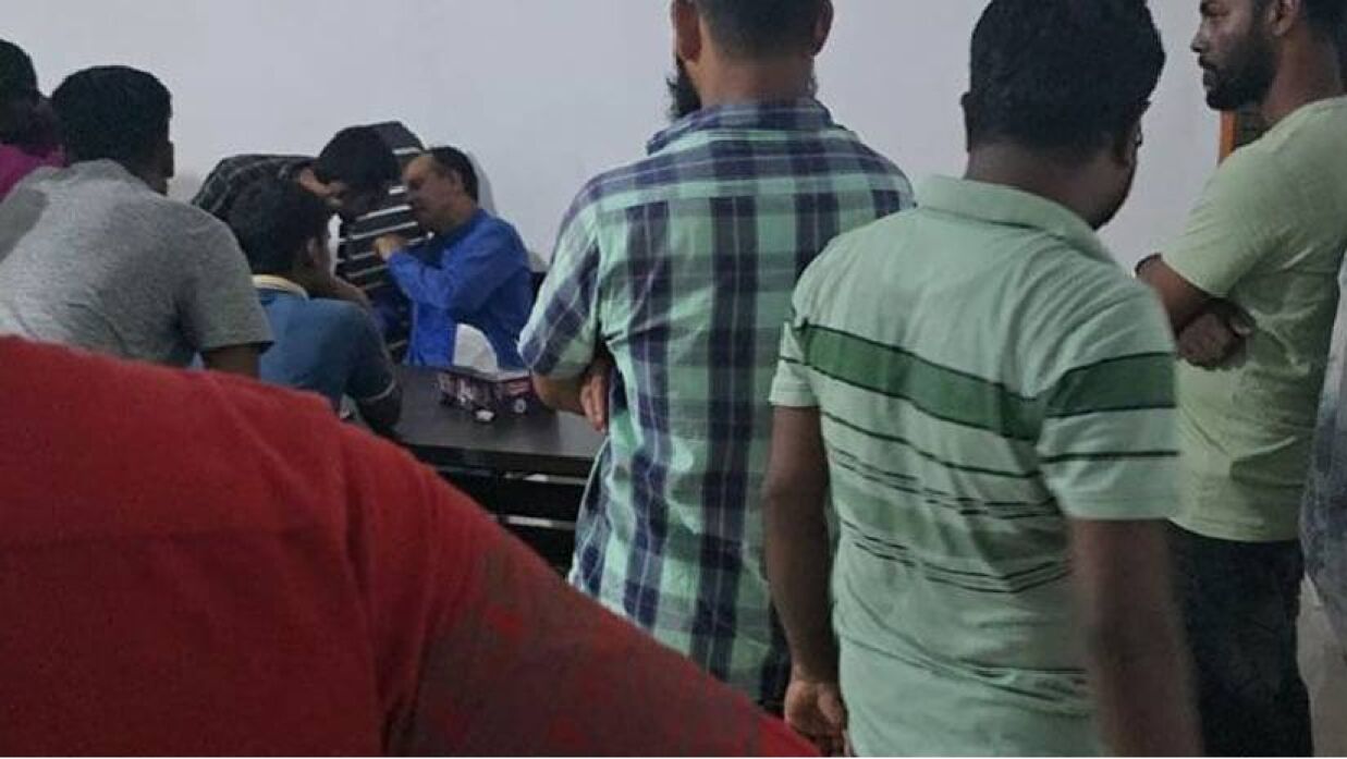 ওসির চেয়ারে স্বেচ্ছাসেবক দল নেতা, ইচ্ছেমত করছেন মামলায় কাটছাট