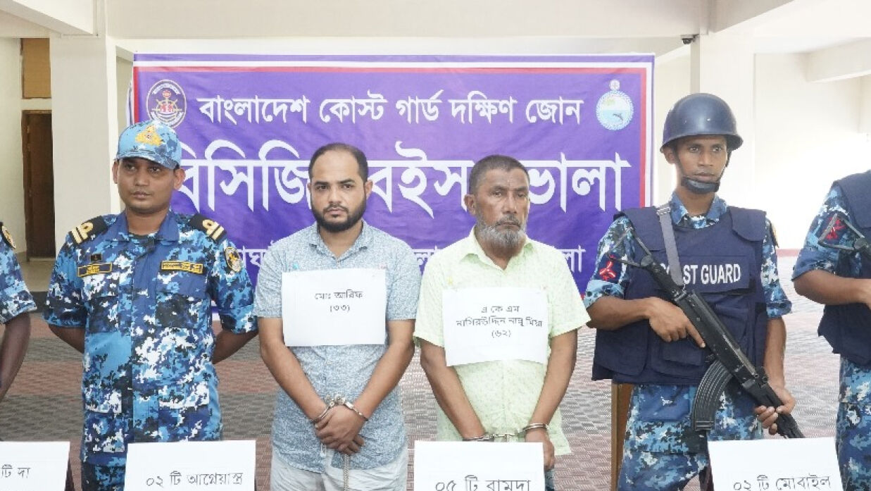 আটক মো. নাসির উদ্দীন নান্নু চেয়ারম্যান, তার ছেলে মো.আরিফ হোসেন